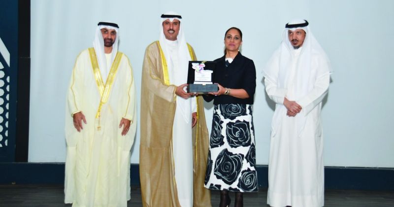 محافظ الأحمدي: المرأة عنصر أساسي في تنمية ونهضة الكويت