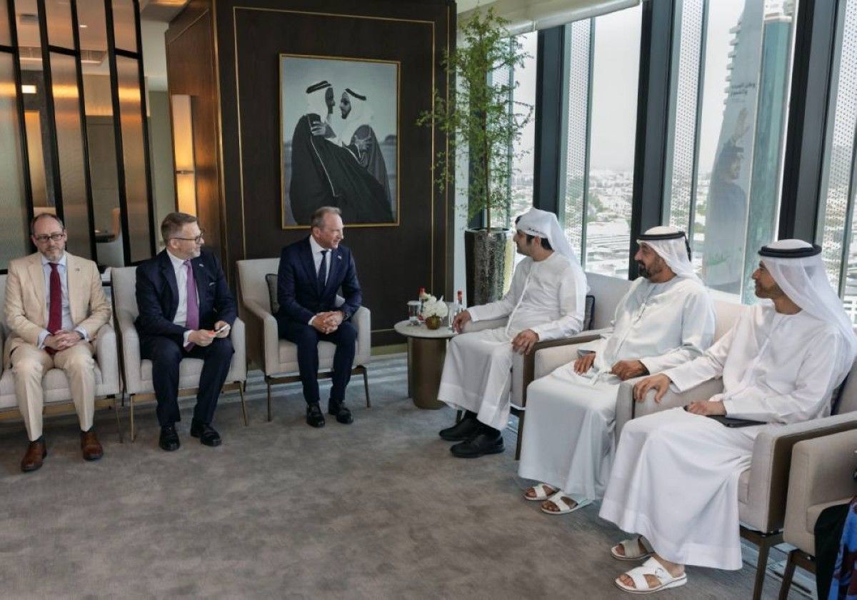 مكتوم بن محمد: الإمارات تمد جسور التعاون مع دول العالم مرتكزة على بنية مالية راسخة