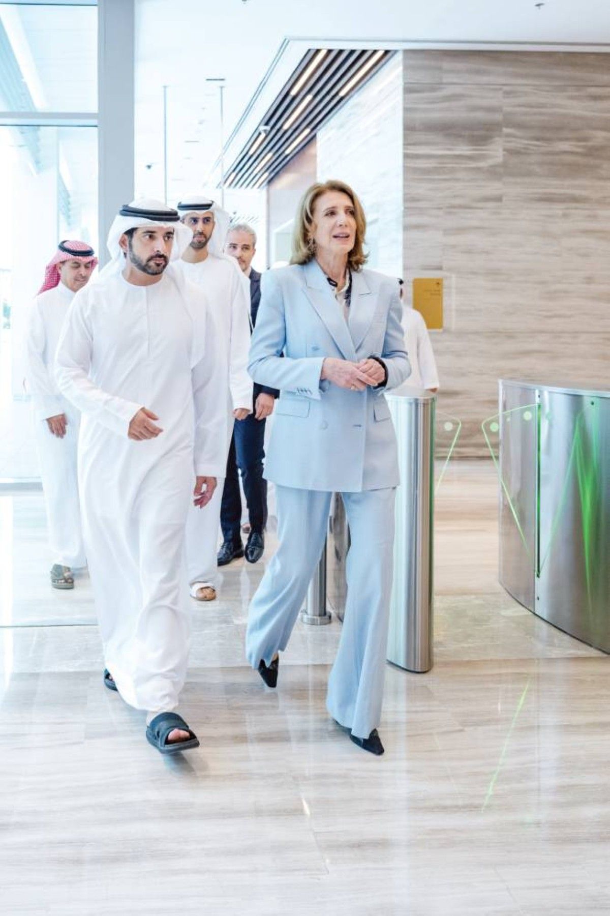 حمدان بن محمد : الإمارات شريك فاعل في قيادة التحولات الكبرى بالقطاعين الرقمي والتكنولوجي عالمياً