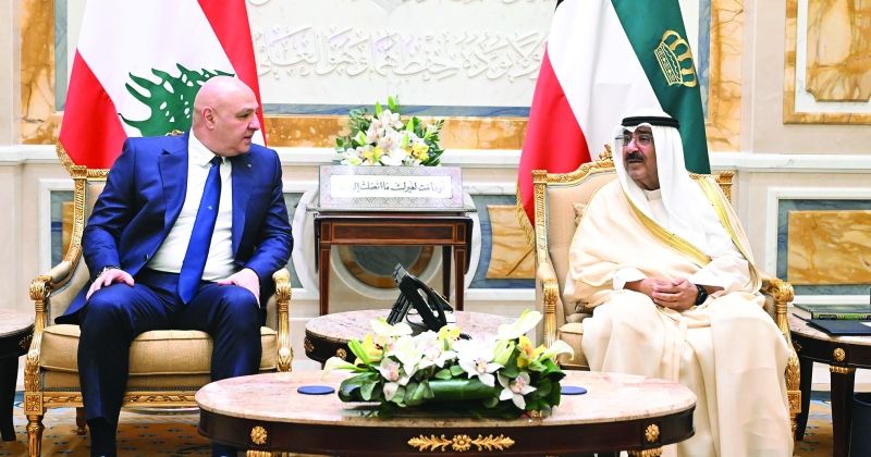 سمو الأمير والرئيس اللبناني خلال جلسة المحادثات