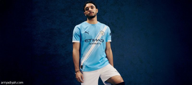 بوشاح السبعينيات.. السيتي يطلق القميص الجديد