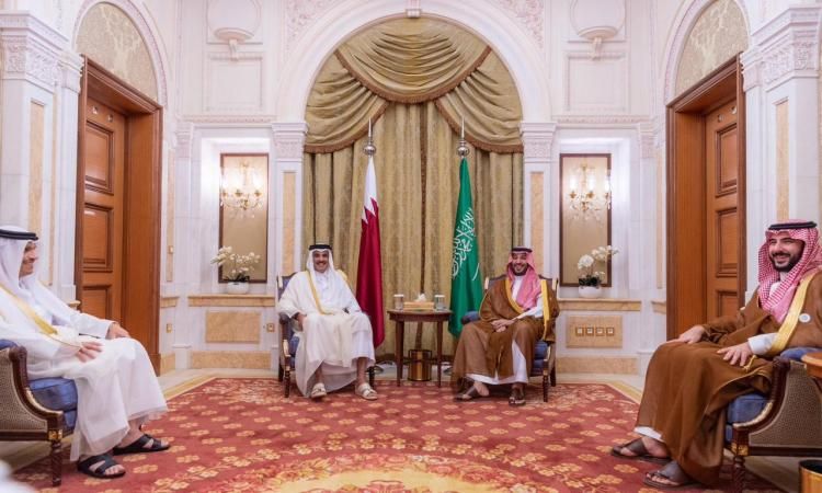 ولي العهد السعودي يبحث مع أمير قطر مستجدات الأوضاع الإقليمية والدولية