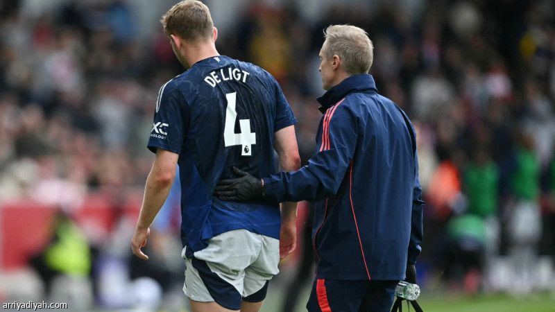 قبل النهائي الأوروبي.. أزمة مدافعين تهدد يونايتد