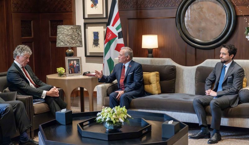 ملك الأردن يؤكد لمستشار الأمن القومي البريطاني ضرورة وقف إطلاق النار وإدخال المساعدات إلى غزة