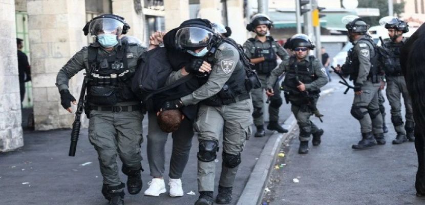 الاحتلال الإسرائيلى يحتجز أكثر من 70 فلسطينيا خلال اقتحام مخيم الفوار وعدة بلدات بالخليل