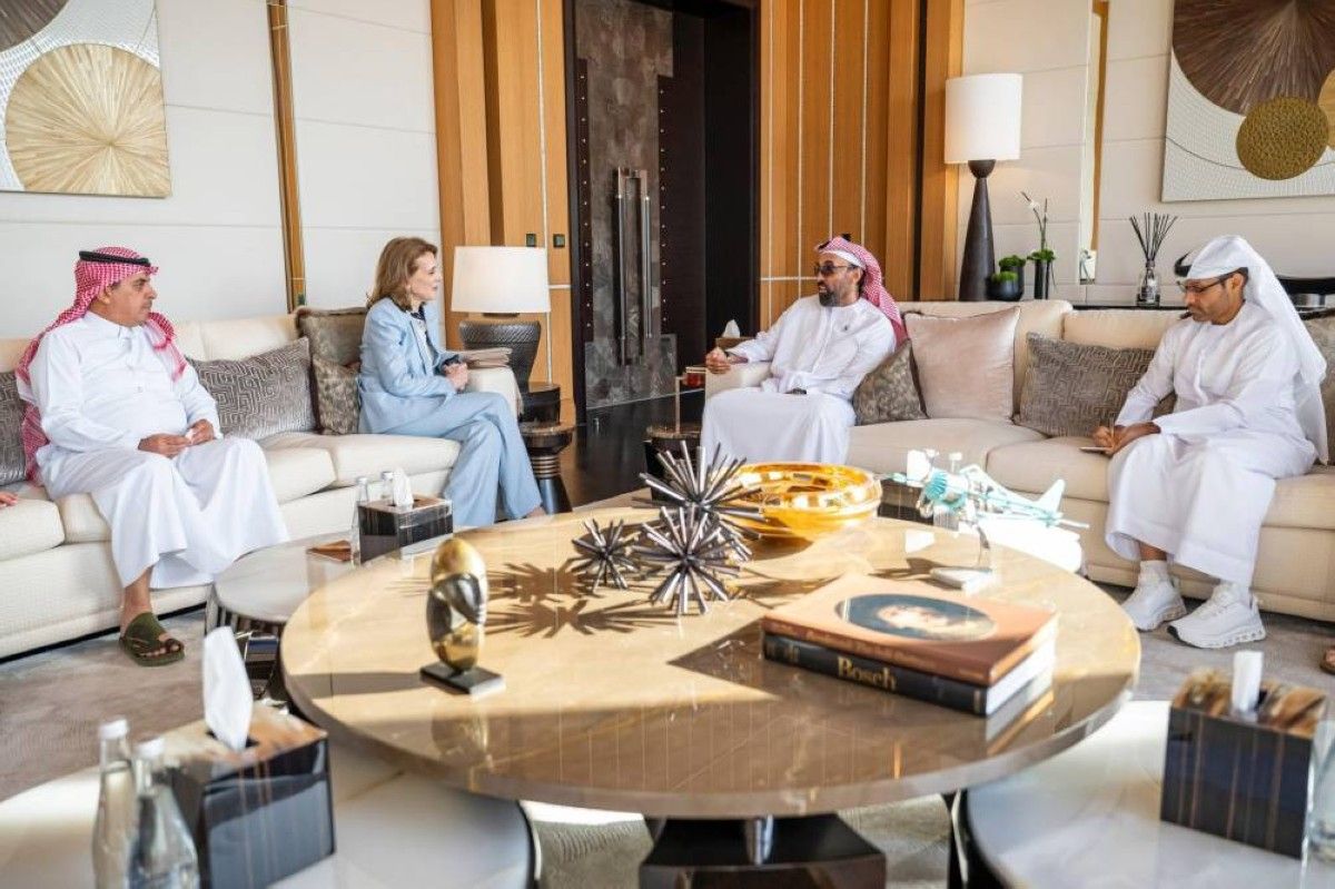 طحنون بن زايد يبحث مع رئيس «ألفابت» تعزيز التعاون في الأمن السيبراني والتعليم