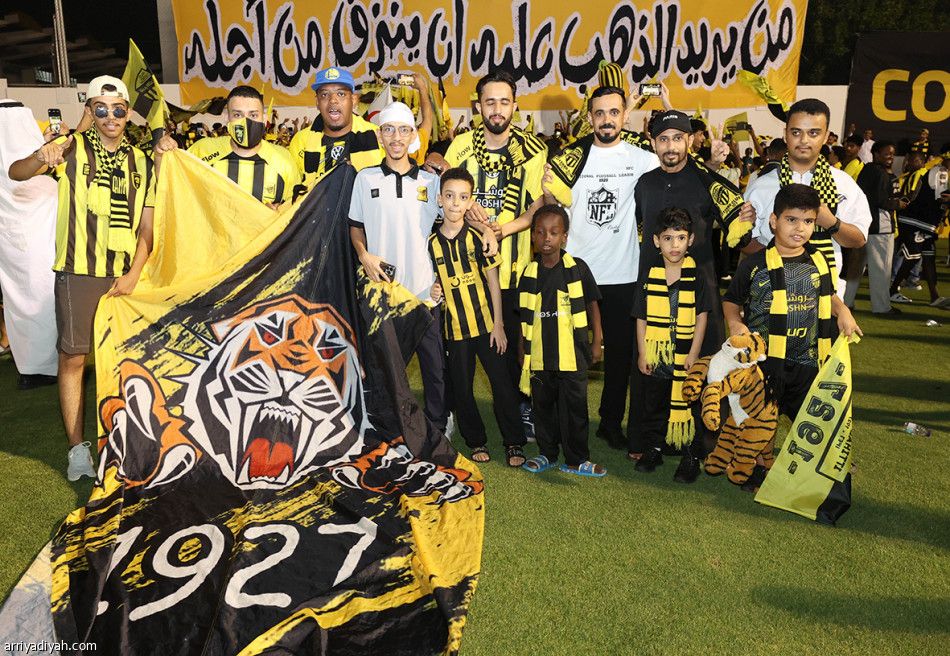 احتفالية الاتحاديين.. هتافات وألعاب نارية ونمور