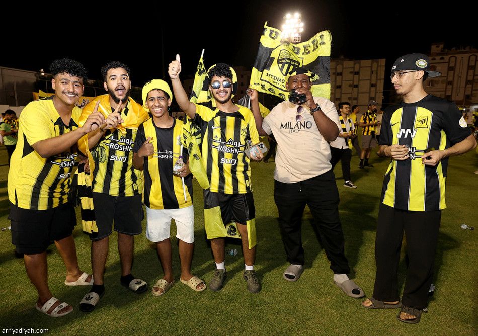 احتفالية الاتحاديين.. هتافات وألعاب نارية ونمور