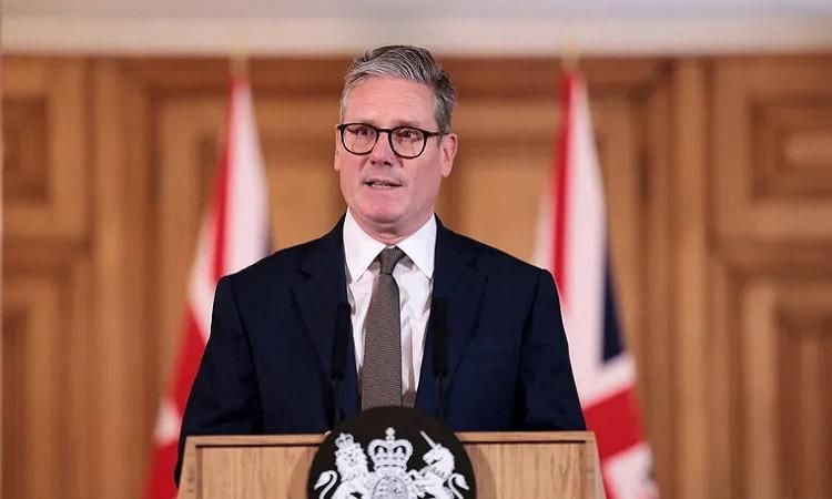 ستارمر: بوتين “سيدفع الثمن” إذا رفض الجلوس إلى طاولة مفاوضات السلام