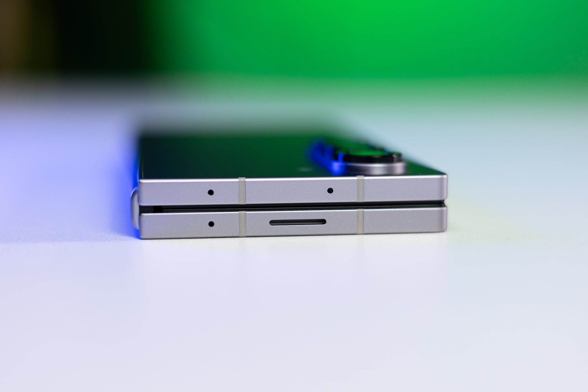 “سامسونج” تخطط لتغيير تصميم الهواتف القابلة للطي.. ما السبب؟