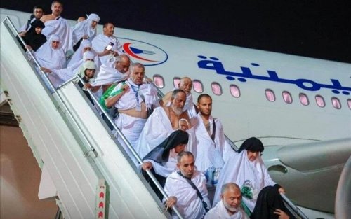 انطلاق أكبر عملية تفويج للحجاج اليمنيين.. آلاف الحجاج يعبرون منفذ الوديعة البري بحافلات النقل البري المجهزة