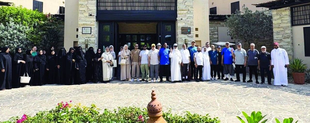 40 من كبار المواطنين في رحلة إلى سلطنة عمان