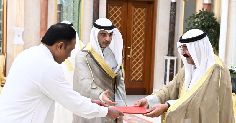 سمو الأمير يتسلم أوراق اعتماد عدد من السفراء