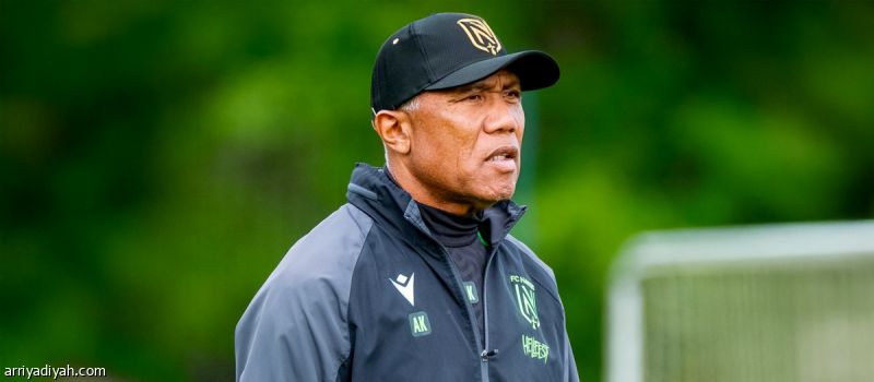 بعد تفادي الهبوط.. نانت يُقيل كومبواريه