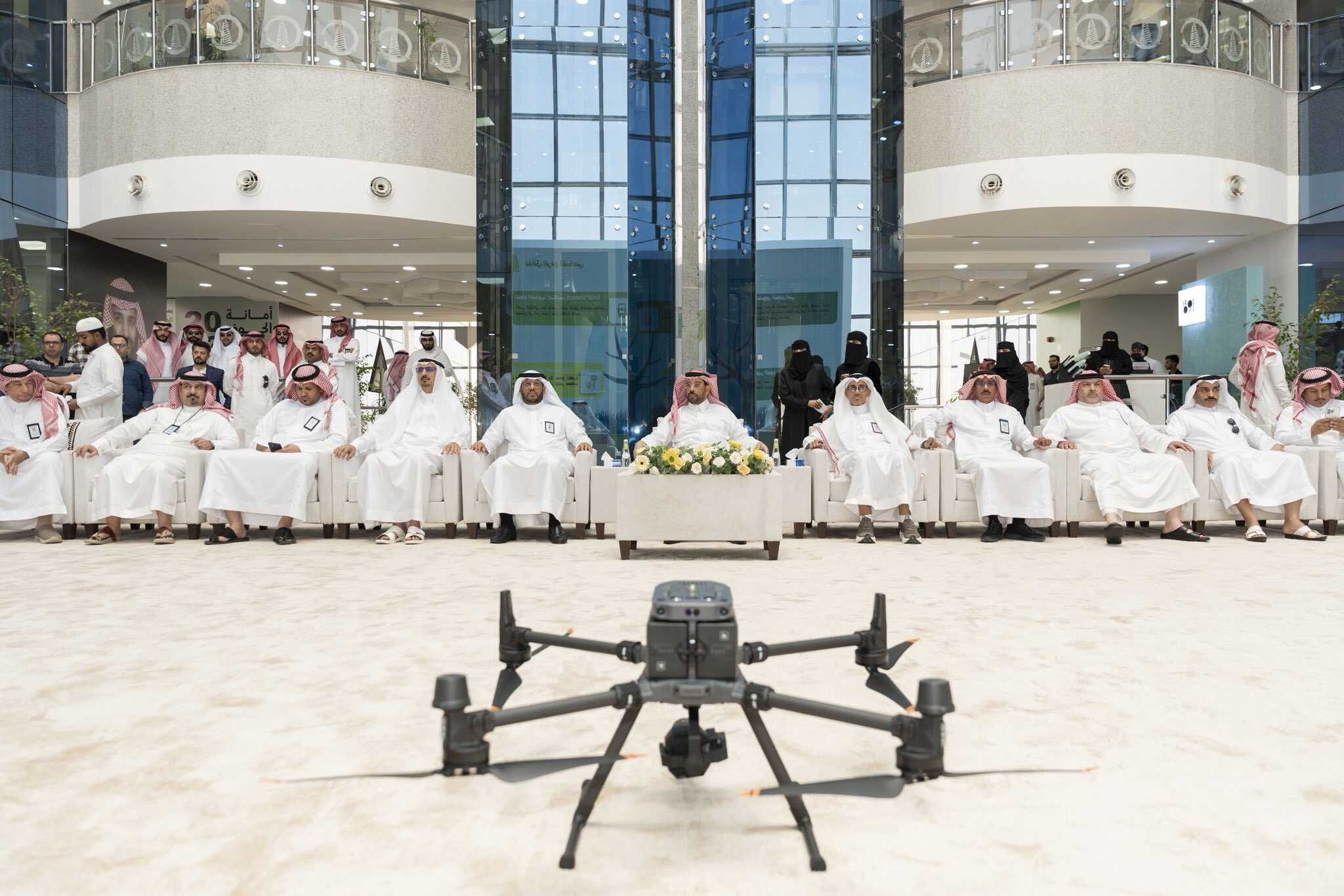 تدشين طائرة درون حديثة لتطوير الأعمال الجيومكانية بالجوف