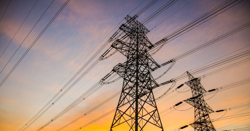 «الكهرباء»: إعادة التيار لجميع العملاء في منطقة العديلية