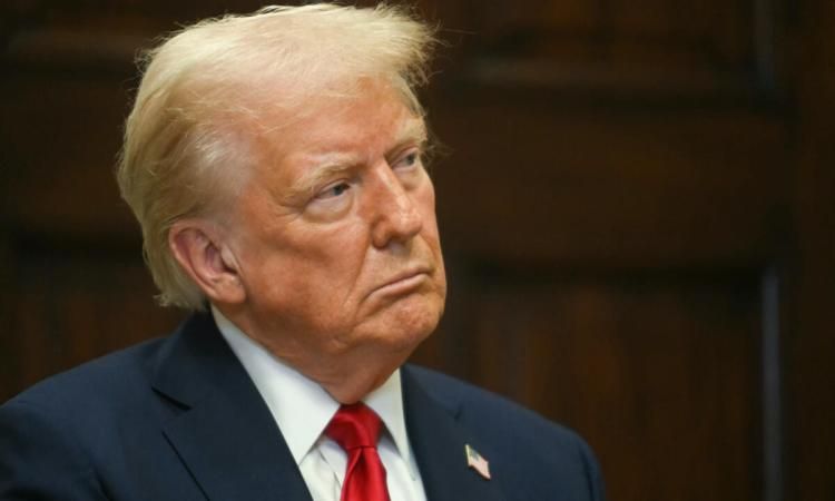 “زعيم الديموقراطية” يحذر “ترامب” من الحصول على طائرة رئاسية هدية من قطر