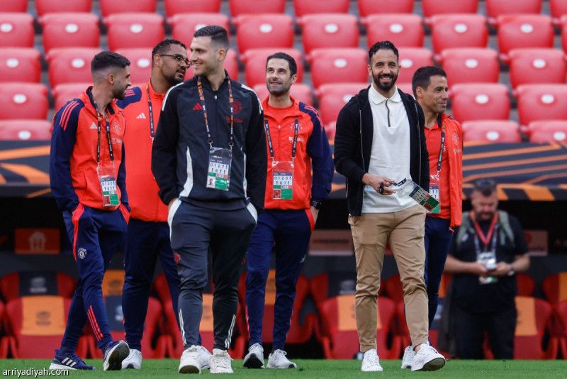 ثلاثية توتنام تهدد لقب يونايتد الخامس