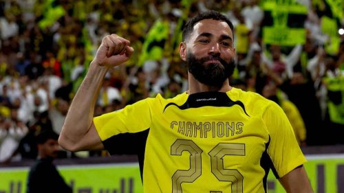 الهلال يُحدث ضجة كبيرة بانضمام "بنزيما" قبل كأس العالم