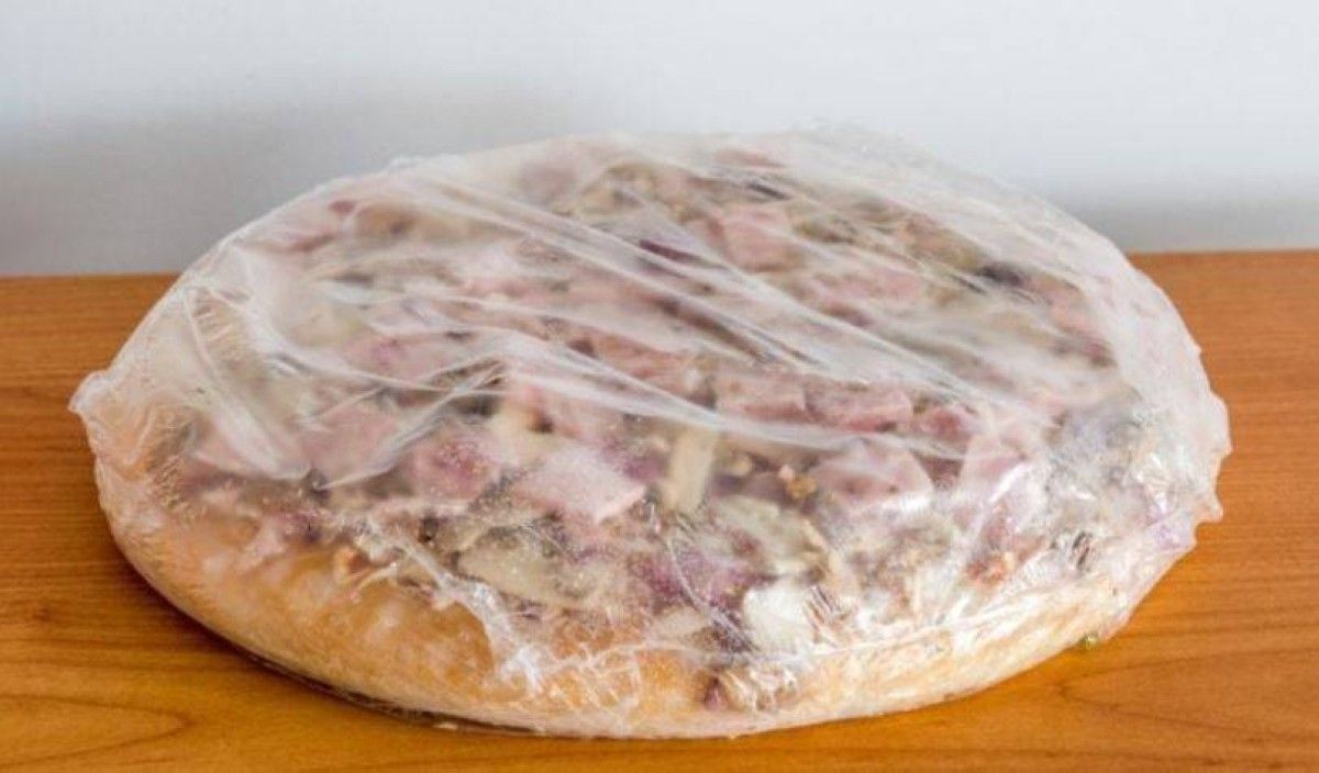 ما علاقة البيتزا المجمدة بالركود الاقتصادي؟