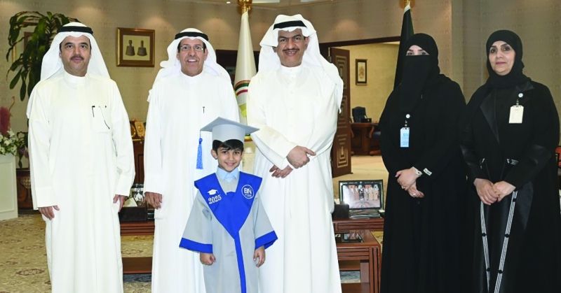 محافظ الجهراء خلال استقباله فريق «بيت ناصر»