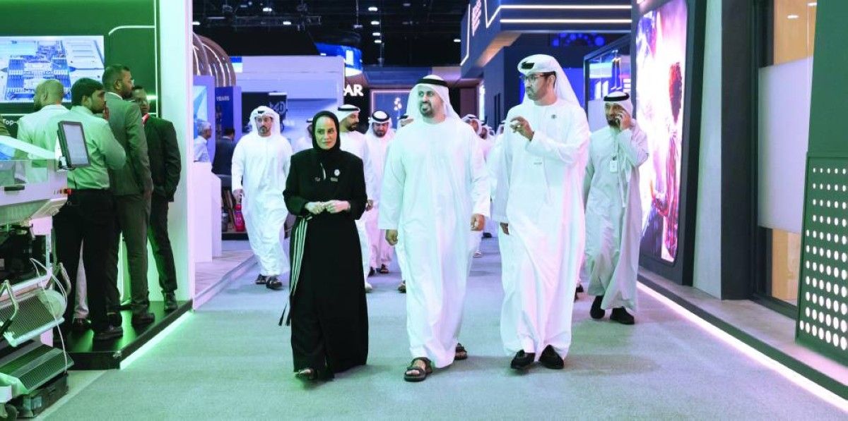 ذياب بن محمد بن زايد يزور «اصنع في الإمارات»
