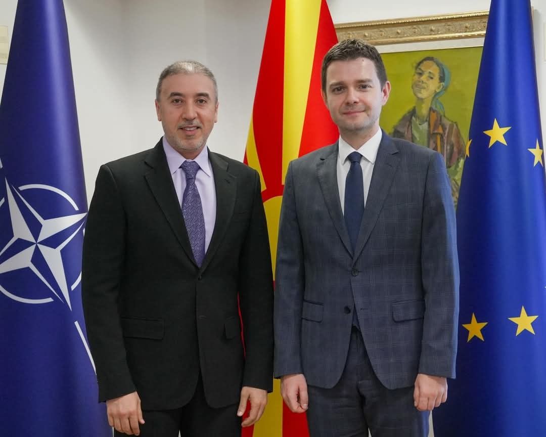 وزير الشؤون الخارجية والتجارة الخارجية بمقدونيا الشمالية يجتمع مع القائم بالأعمال القطري