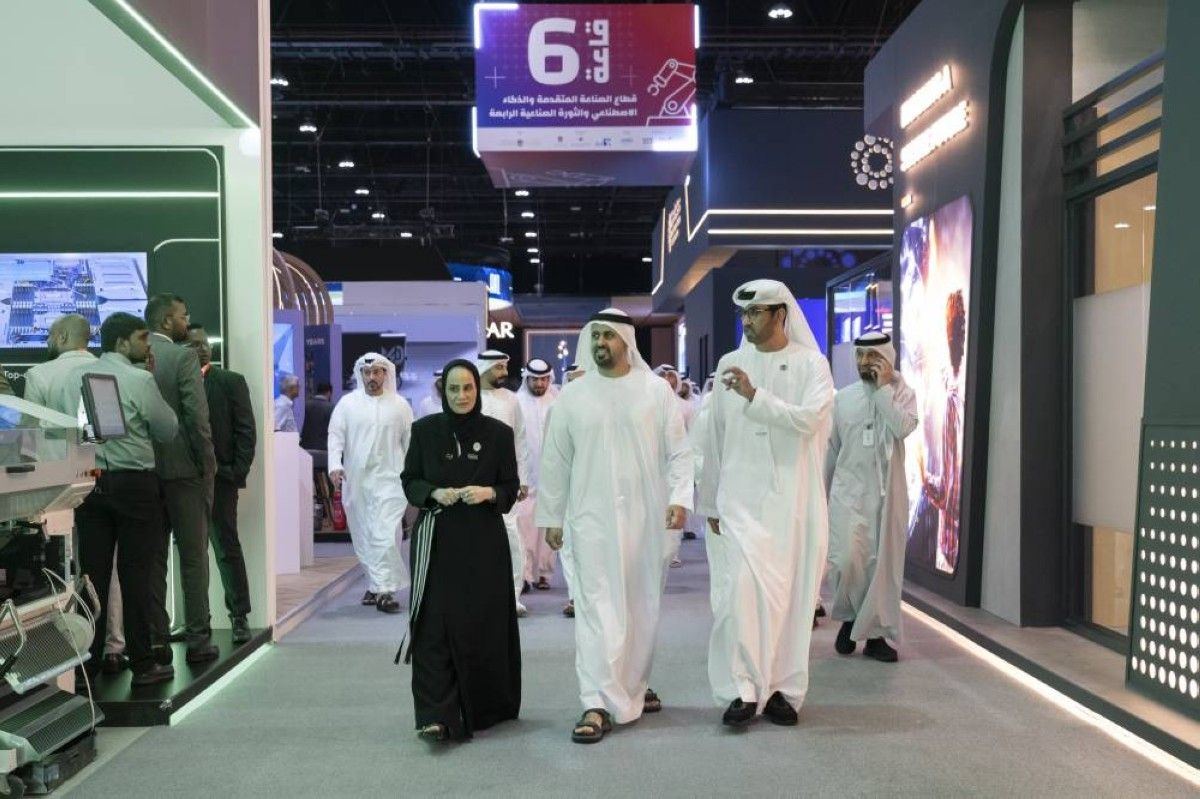 ذياب بن محمد بن زايد يزور «اصنع في الإمارات»