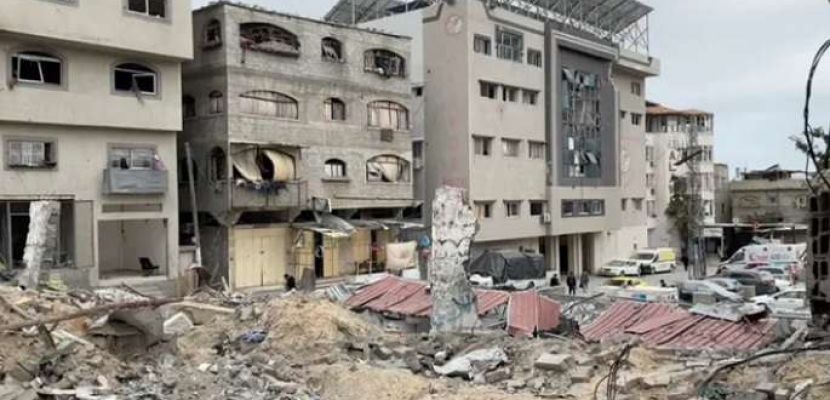 دبابات الاحتلال تستهدف قسم الجراحات التخصصية فى مستشفى العودة