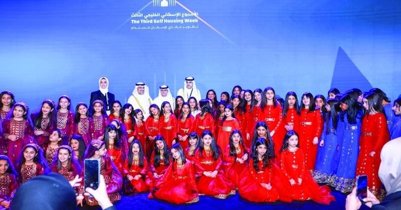 المشاري يتوسط المشاركين في احتفال المؤسسة باليوبيل الذهبي لتأسيسها