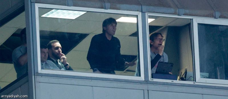 مع 3 أندية.. كونتي يكتب التاريخ