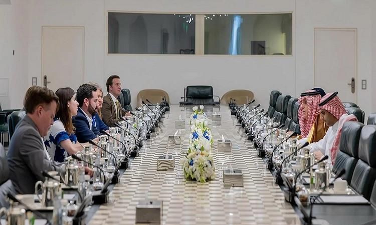 السعودية وأمريكا تبحثان المستجدات الإقليمية والدولية وتعززان العلاقات الثنائية