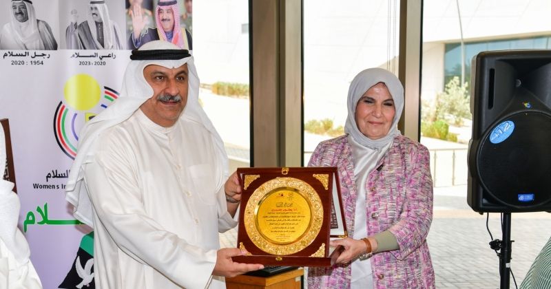 توصية بإدخال لغة الإشارة في المناهج الدراسية