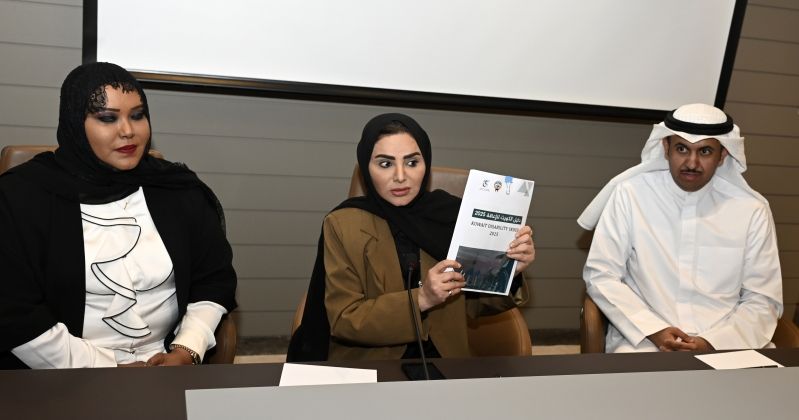 الهيلع مع وزيرة الشؤون الاجتماعية ومديرة هيئة الإعاقة لدى إعلان «دليل الكويت للإعاقة 2025»