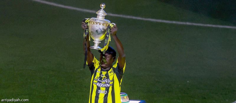 نجوم سبقوا جميل في حمل كأس التتويج.. من هم؟