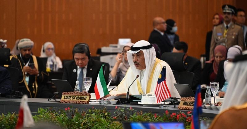 ممثل سمو الأمير في افتتاح القمة