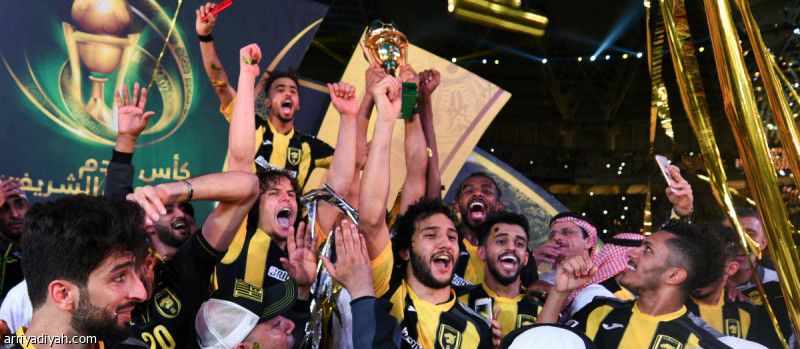 تتويج القادسية بالكأس يمنح قاسم إنجازين لافتين