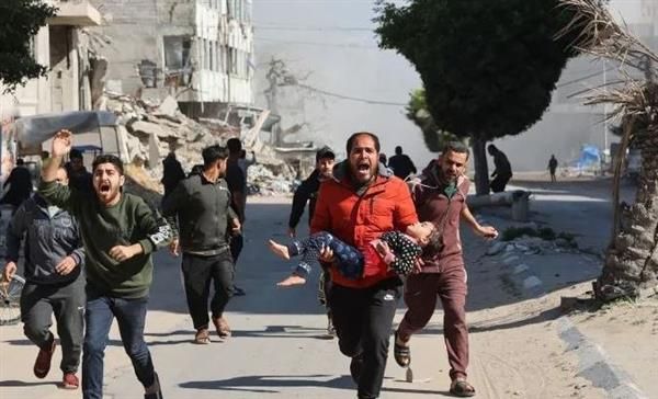 استشهاد 13 فلسطينيا في قصف الاحتلال شمال وجنوب قطاع غزة