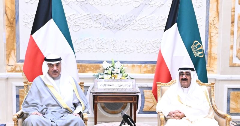 سمو أمير البلاد يستقبل سمو ولي العهد