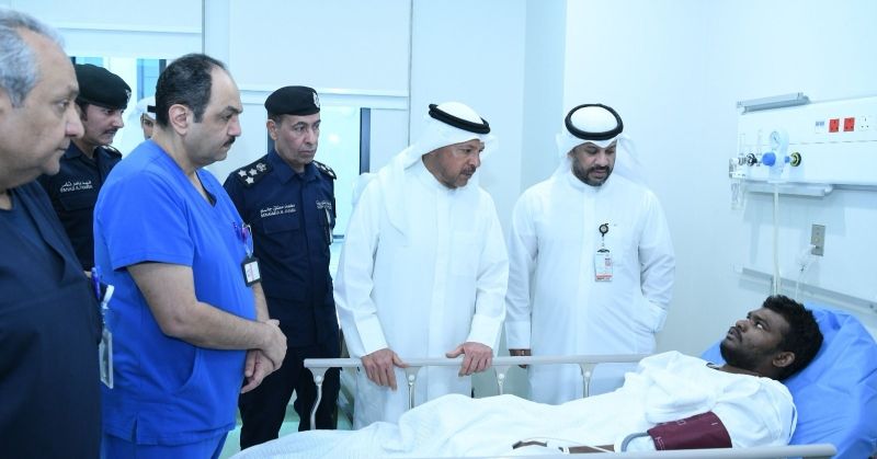 محافظ الفروانية يطمئن على مصابي «حريق الرقعي»