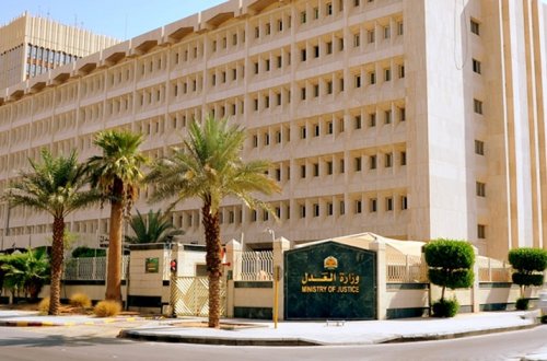 وزارة العدل تُطبق السحب الفوري من الحسابات البنكية.. هل أنت من المستثنيين؟