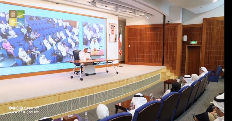 وزير النفط للعاملين في «البيئة»: العمل بروح الفريق الواحد