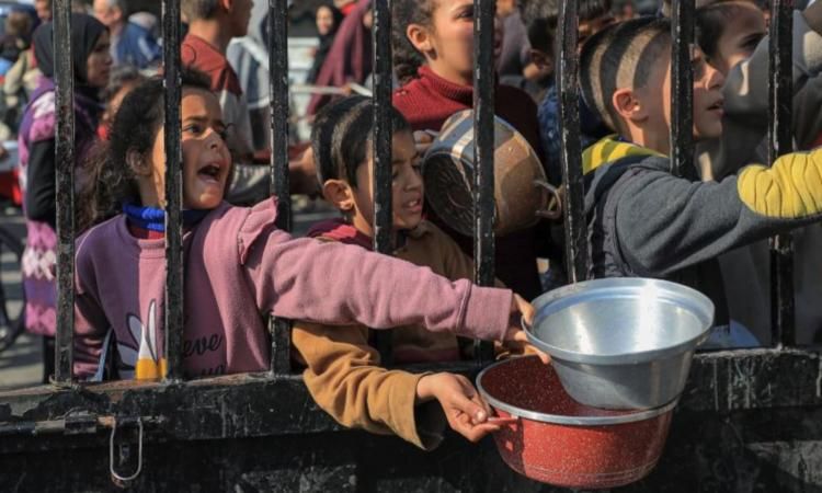 “الإغاثة الطبية بغزة”: قصف المدنيين في مراكز توزيع المساعدات”إجرام وهمجية”