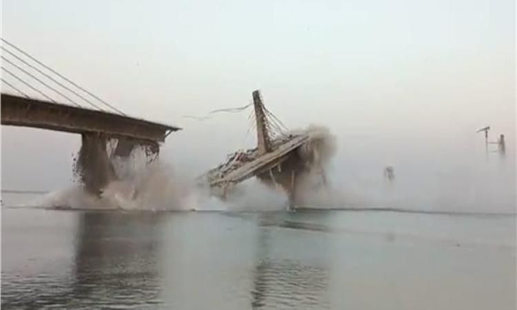 روسيا: مصرع وإصابة 36 شخصا جراء انهيار جسر وخروج قطار عن مساره في بريانسك