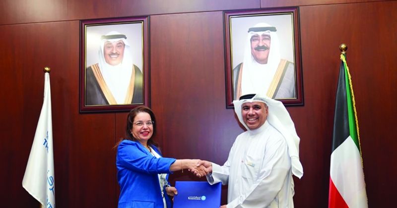 مساعد الياسين وأميرة الحسن عقب توقيع الاتفاقية