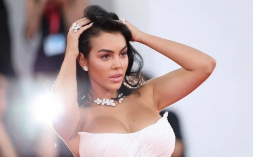 لأول مره قصر كريستيانو رونالدو الجديد في الرياض.. سعره خرافي وغرفة نوم جورجينا تخطف الأنظار