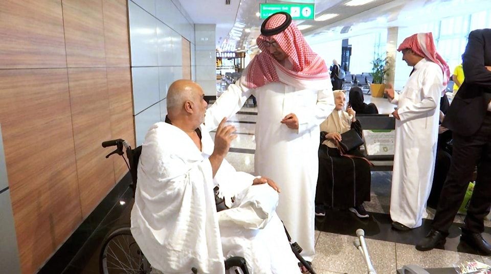 سفير السعودية بالقاهرة يودع حجاج برنامج خادم الحرمين الشريفين من ذوي الشهداء الفلسطينيين