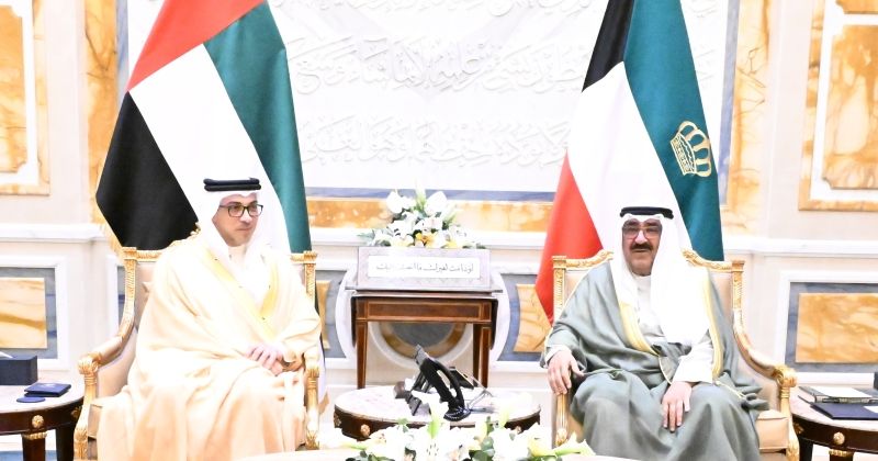 سمو الأمير يستقبل نائب رئيس دولة الإمارات نائب رئيس الوزراء رئيس ديوان الرئاسة