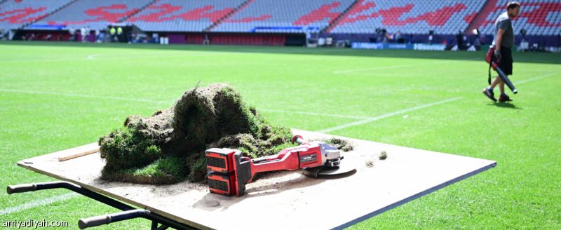 عشب جديد في «أليانز أرينا»