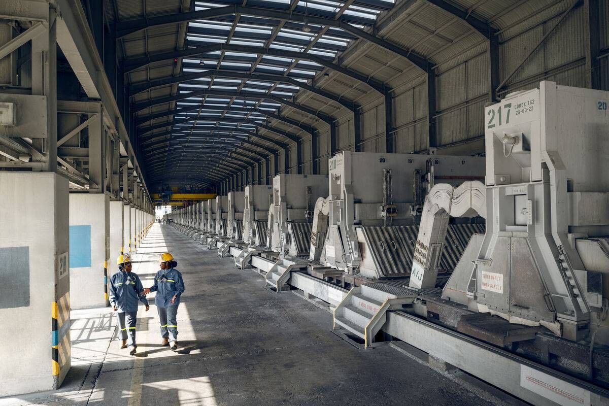 «الإمارات للألمنيوم» تختبر تقنية حديثة قابلة للارتداء